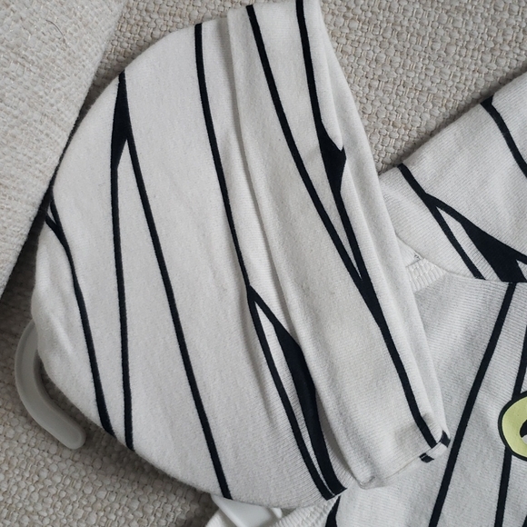 Carter's new born Halloween Mummy bodysuit - Picture 2 of 5